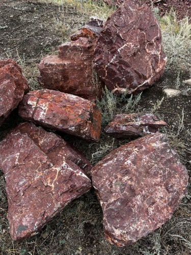 Ландшафтные глыбы красно-фиолетовые 200-1000 килограмм купить в Серове