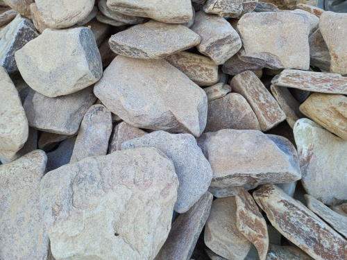 Златолит жёлтый, жёлто-зелёный глыбки и валуны для ланшафтного дизайна купить в Серове