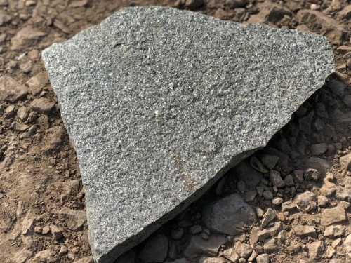 Плитняк златолит Уральский для цоколя, отмостки купить в Серове