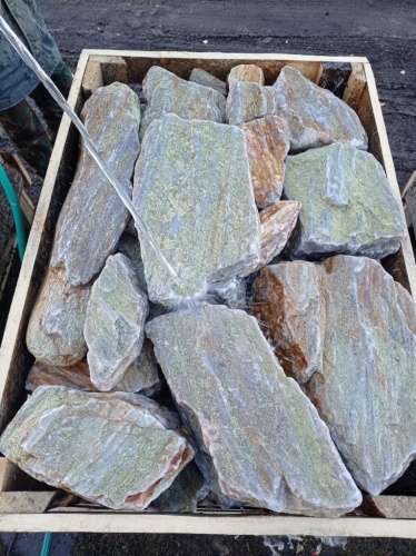 Златолит жёлтый, жёлто-зелёный глыбки и валуны для ланшафтного дизайна купить в Серове
