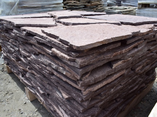 Плитняк лемезит бордовый для облицовки цоколя 20-25 мм  купить в Серове