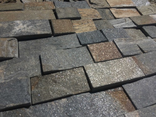 Плитка пилёная златолит Уральский для цоколя, отмостки купить в Серове