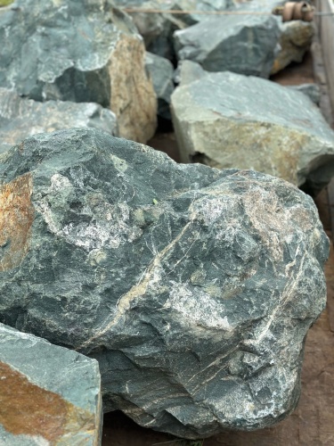 Камни для ландшафтного дизайна зелёные 10-60 килограмм купить в Серове