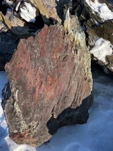 Ландшафтные глыбы красно-фиолетовые 200-1000 килограмм купить в Серове