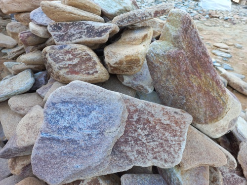 Златолит жёлтый, жёлто-зелёный глыбки и валуны для ланшафтного дизайна купить в Серове