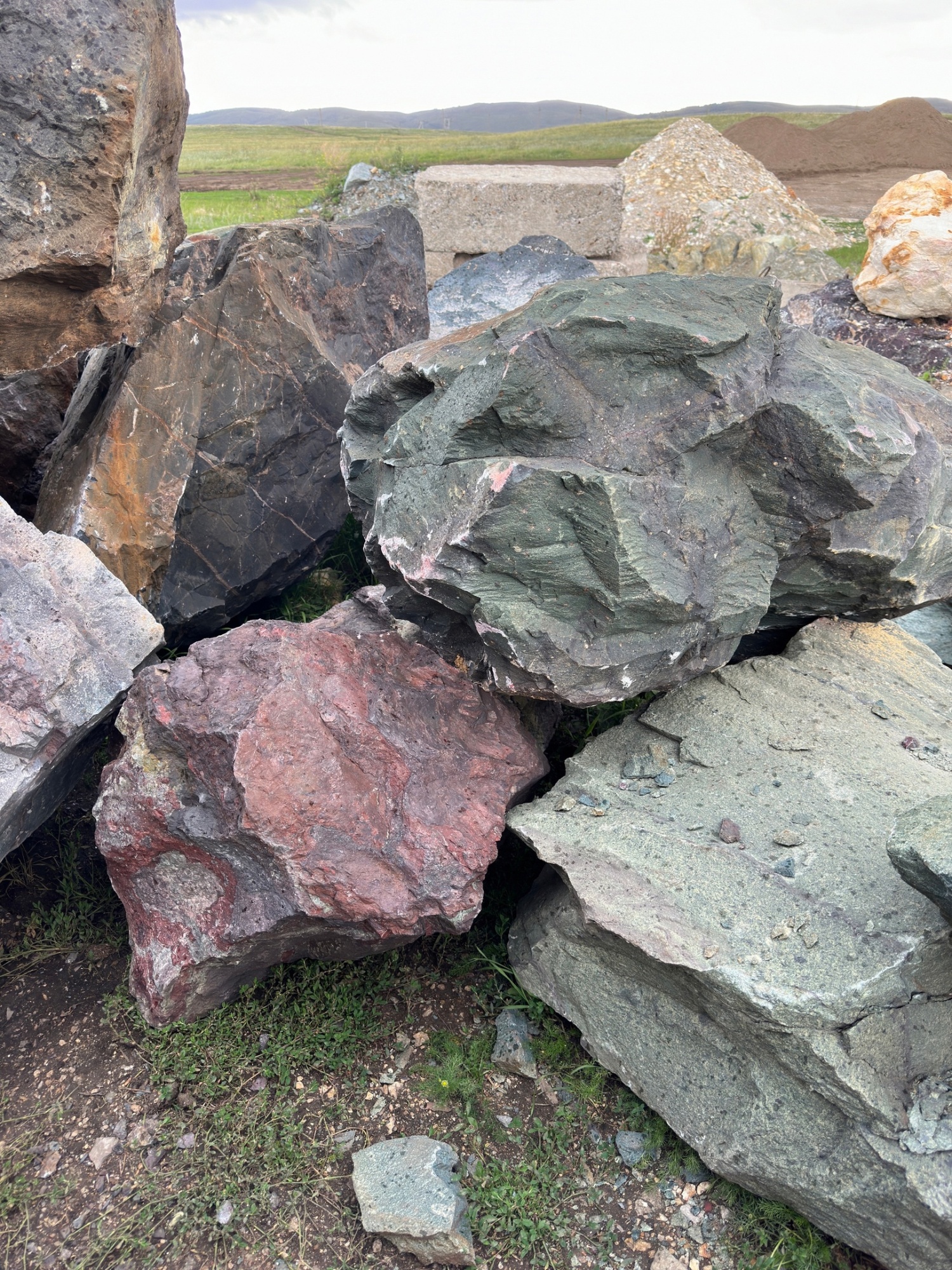 Камни для ландшафтного дизайна зелёные 10-60 килограмм купить в Серове