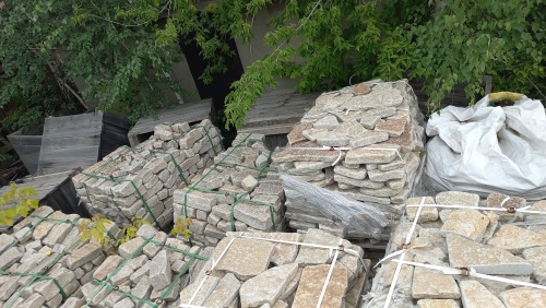 Плитняк гранитный галтованный купить в Серове