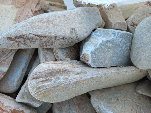 Златолит жёлтый, жёлто-зелёный глыбки и валуны для ланшафтного дизайна купить в Серове