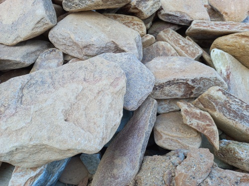 Златолит жёлтый, жёлто-зелёный глыбки и валуны для ланшафтного дизайна купить в Серове