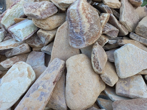 Златолит жёлтый, жёлто-зелёный глыбки и валуны для ланшафтного дизайна купить в Серове