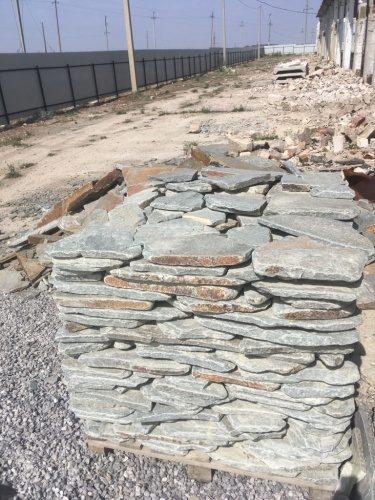 Златолит серебристый галтованный для лестниц купить в Серове