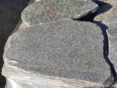 Златолит серебристый галтованный для лестниц купить в Серове