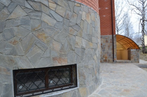 Плитняк златолит Уральский для цоколя, отмостки купить в Серове